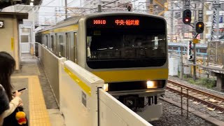 E231系0番台ﾐﾂB10編成が中央総武線各駅停車三鷹行きとして西船橋駅4番線に到着停車するシーン（1691B）2024.4.18.17:11