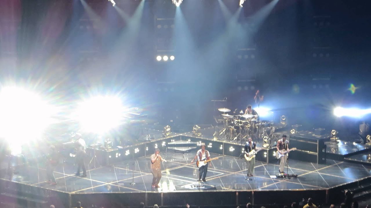 Bruno Mars – ‘Billionaire’ (Travie McCoy cover) @ AA Arena, Miami, FL (8/30/13)