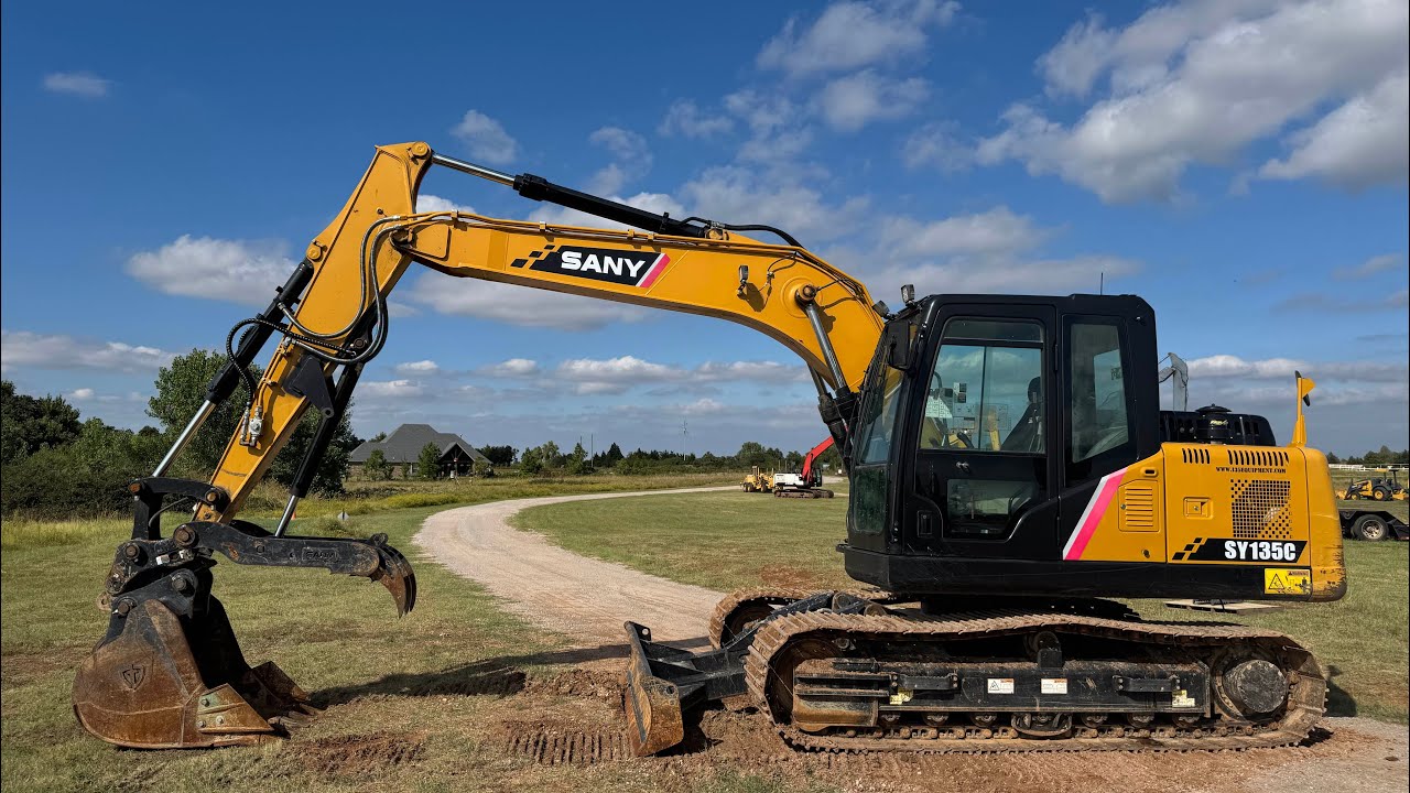 Sany 135 Excavator With Hydraulic Thumb, Blade & Quick Attach For Sale