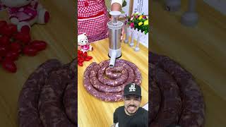 🤔 ¿Alguna vez viste cómo se hacen embutidos caseros? 🤔 ¿Alguna vez viste cómo se hacen embutidos caseros?