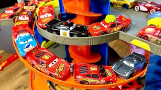 Looking for Lighnting McQueen Cars: Lightning McQueen, King, Tow Mater, Cruz Ramirez, Sally Carrera