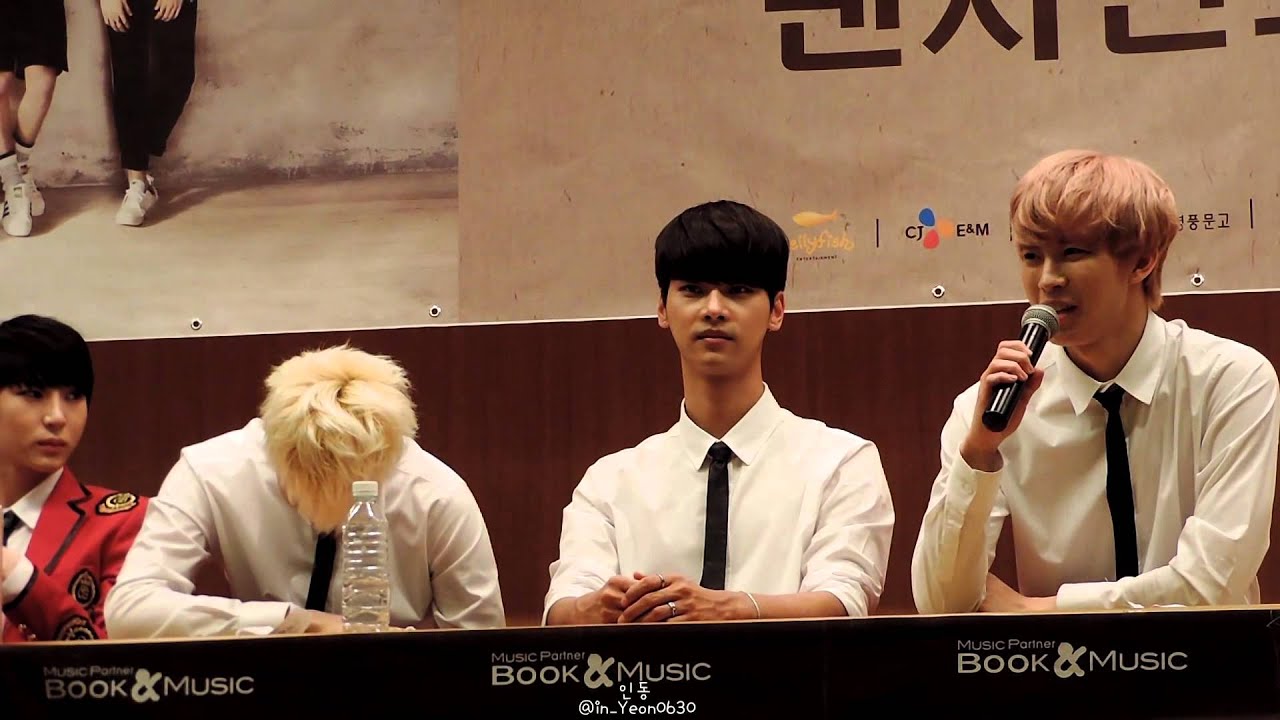 150313 코엑스 팬싸인회 :: 핸드폰에 멤버이름 어떻게 저장되어있어요?