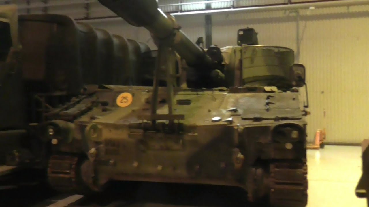 Flyvestation Værløse . Hangar 46 våbensamling 1 af 2. 2017.