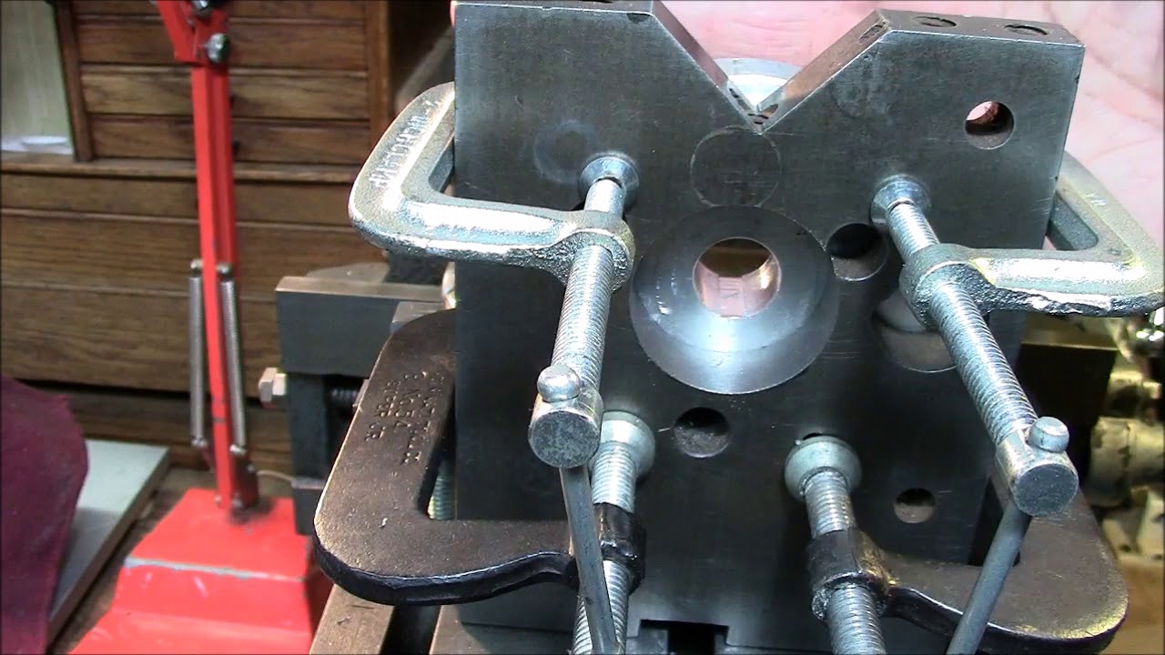 Внутренняя протяжка шпоночного паза с помощью строгального станка Atlas 7B.