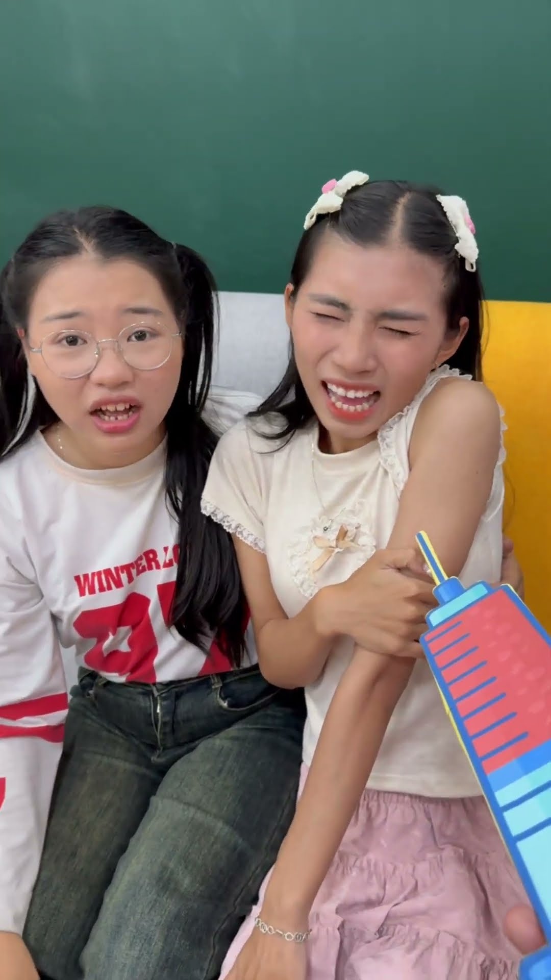 LNS - Em bé sợ kim tiêm của bác sĩ || The baby is afraid of needles ? #shorts