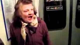 Бабка исполняет в метро (Funny Granny)