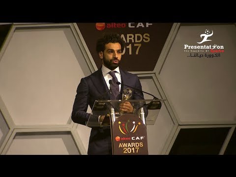 لحظة  تتويج " محمد صلاح " بجائزة أفضل لاعب في افريقيا لعام 2017 - Caf