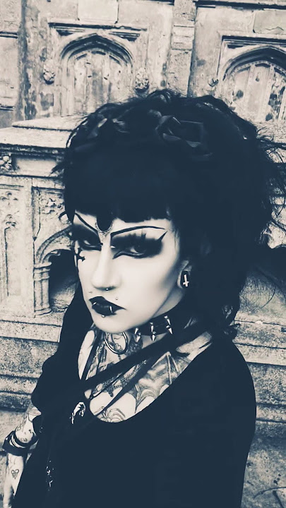 graveyard 🪦 #goth #gothyoutuber #gothicl #alternative #alternative #graveyard #ghost #subscribe