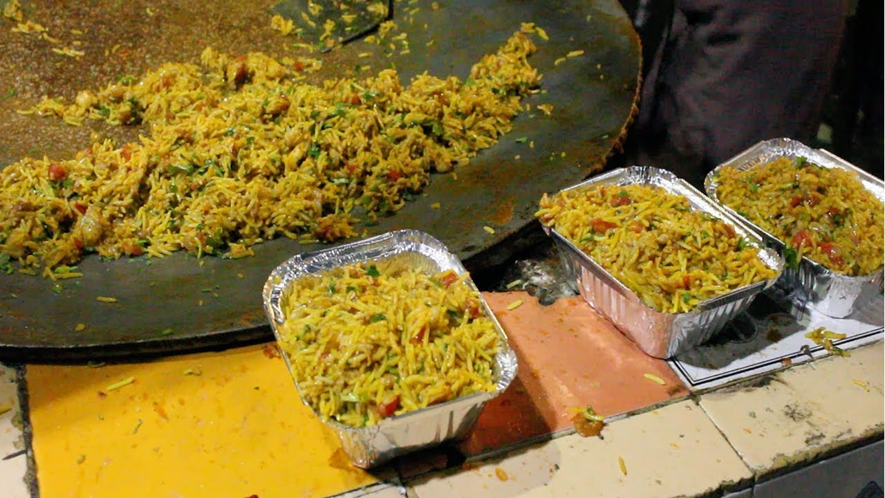 अहमदाबाद का फेमस तवा पोलाव वाला |  Ahmedabad Street Food | Indian Street Food, Street Food | Desi Indian Food