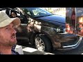 El artista Sergio Rodríguez  pinta la Botella Gigante de Coca-Cola en Chihuahua Reporteando Cultura