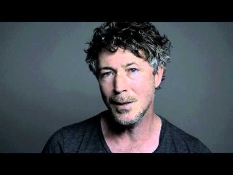 Voices for Syria, Aidan Gillen - YouTube