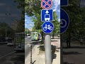 Banda dedicată transportului public și bicicletelor pe bulevardul central din Chișinău