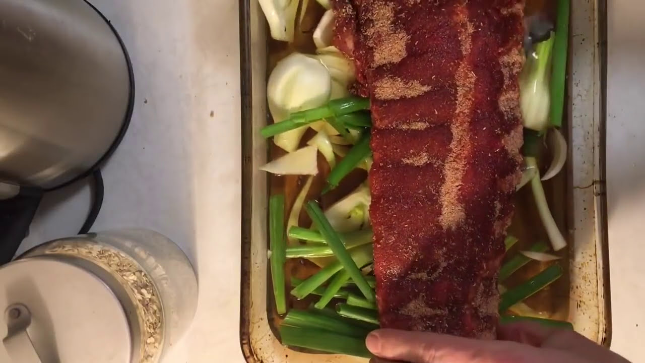 HOW TO COOK RIBS IN THE OVEN - YouTube
