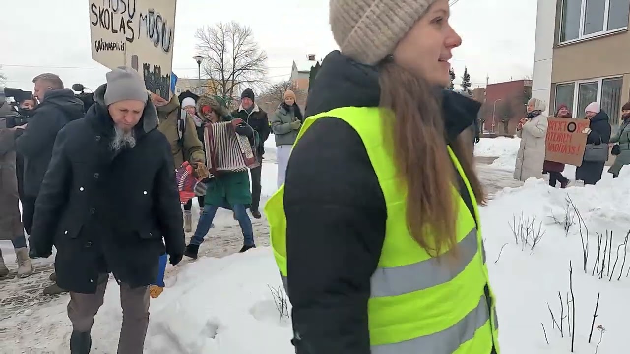 26.02.26. Limbažos pie administratīvās ēkas pikets pret Limbažu novada mūzikas un mākslas skolas