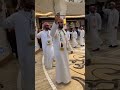 فقط اونایی که نشستن با حرکت گردن میزنن فقط اونایی که نشستن با حرکت گردن میزنن