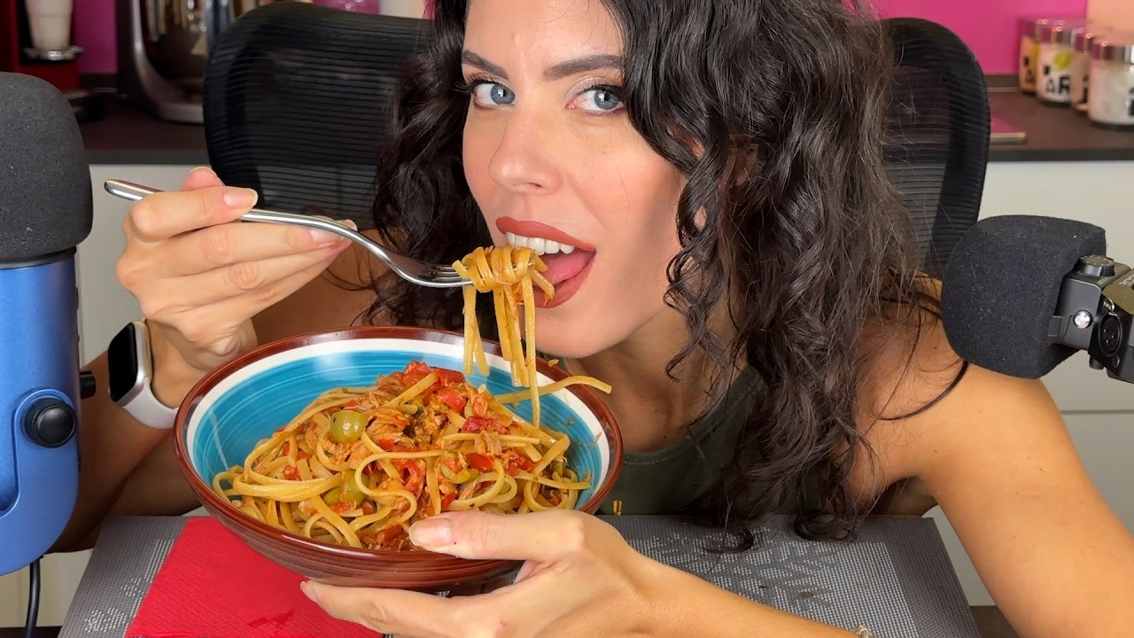 ASMR 🍝 Linguine tonno e olive MUKBANG (Eating Sounds e Whispering)