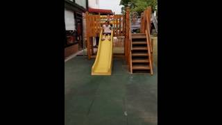 2016/07/17溜滑梯，我的頭好痛...