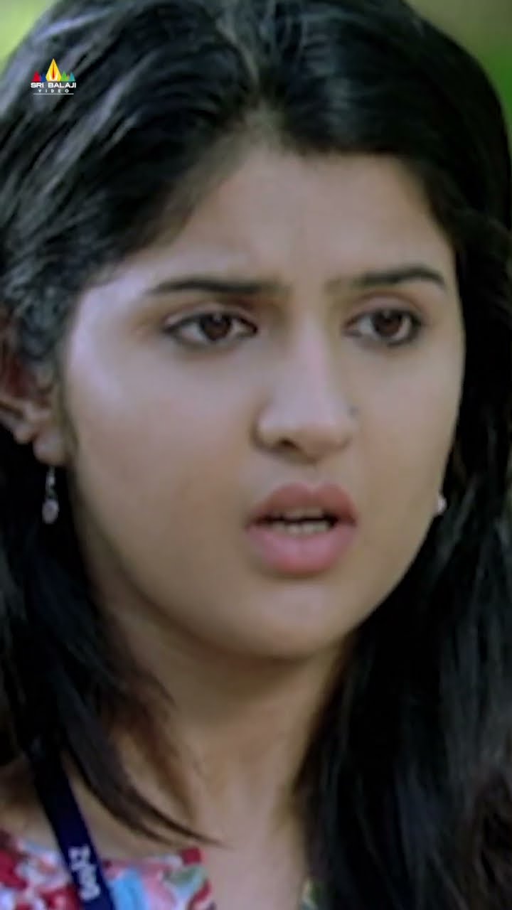 వాడేంటే బాబు నన్ను సినిమా కి రమ్మంటున్నాడు ! #veedinthe | #deekshaseth | #comedy | #youtubeshorts
