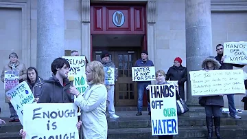 Protest in support of motion of No Confidence in Irish Water at Cavan Courthouse