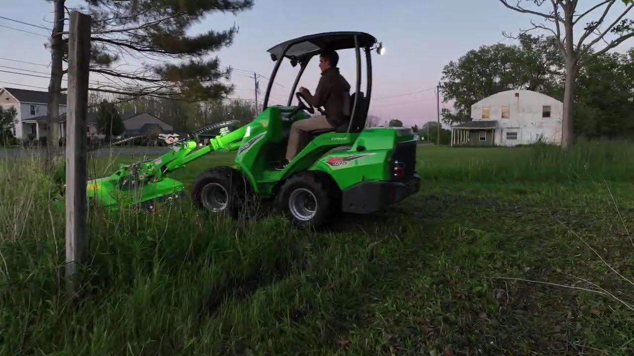 NEW Avant 635i with Flail Mower