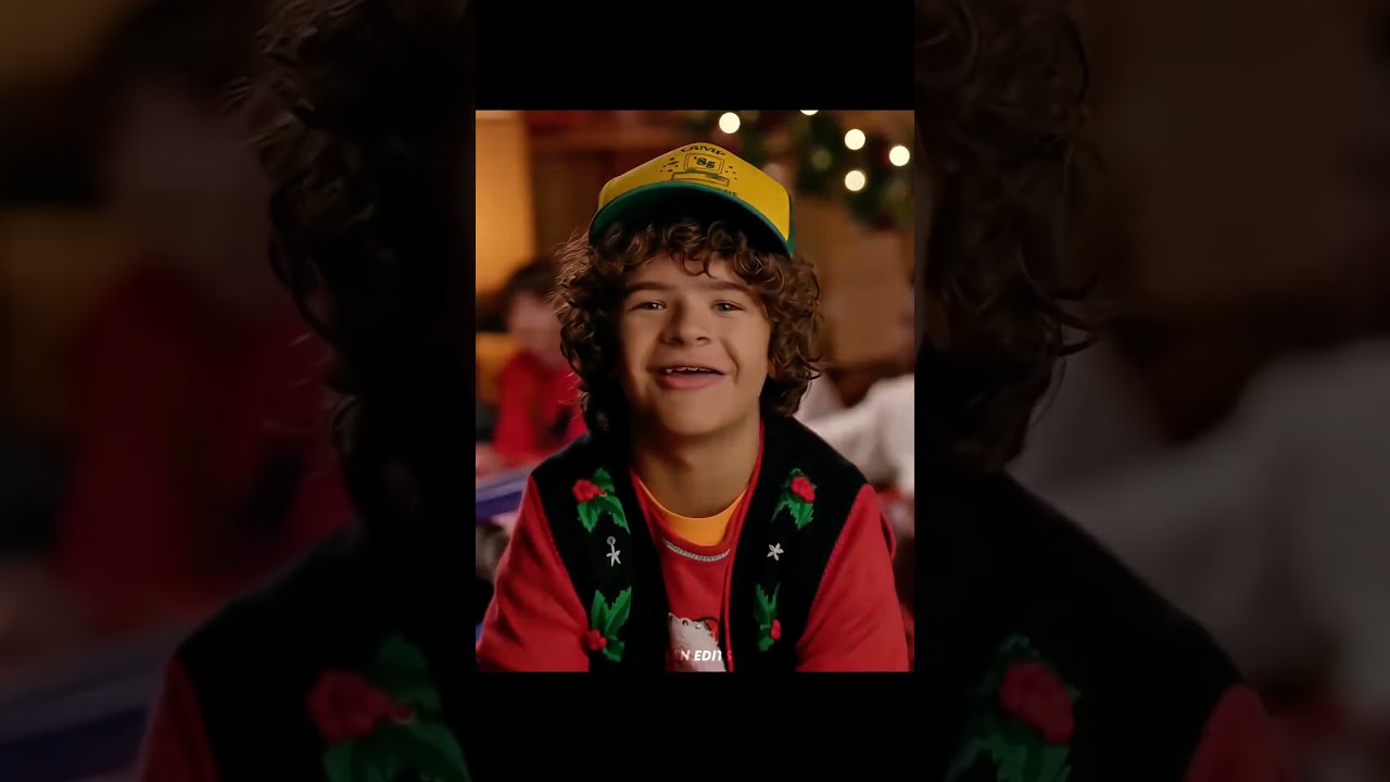 Stranger Thing's Cast Happy Christmas Day 🎄🔔 