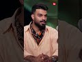 “سلمتك بيد الله”