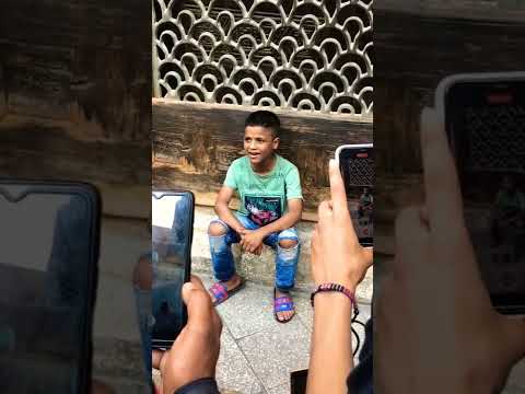 اجمل من يغنى عليكي عيون ل احمد سعد     واتس