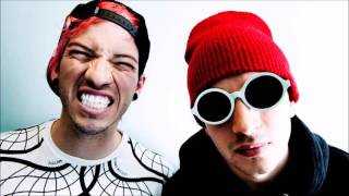 Twenty One Pilots - Cant' Help Falling In Love With You w/LYRICS