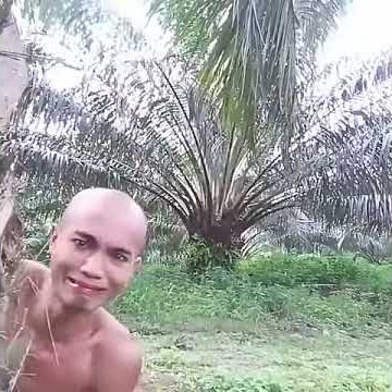 Orang gila botak ketawa