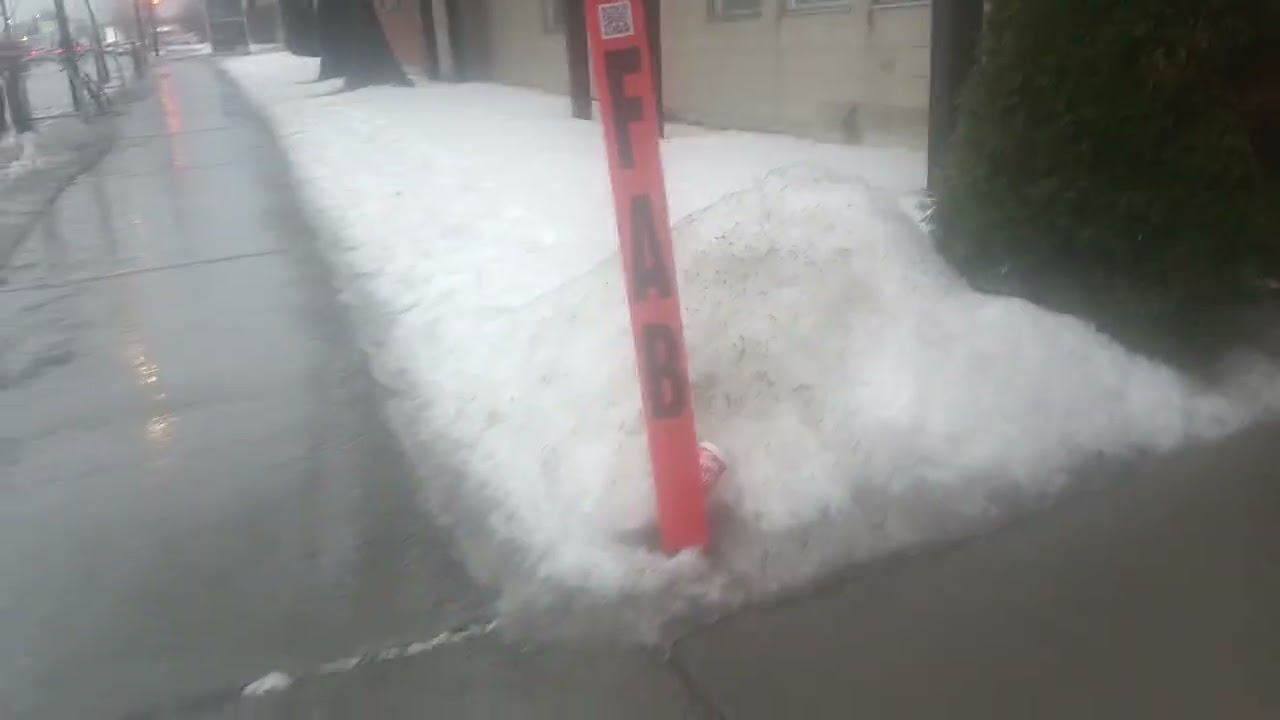 نزول المطر في كندا الحمد لله على نعمه