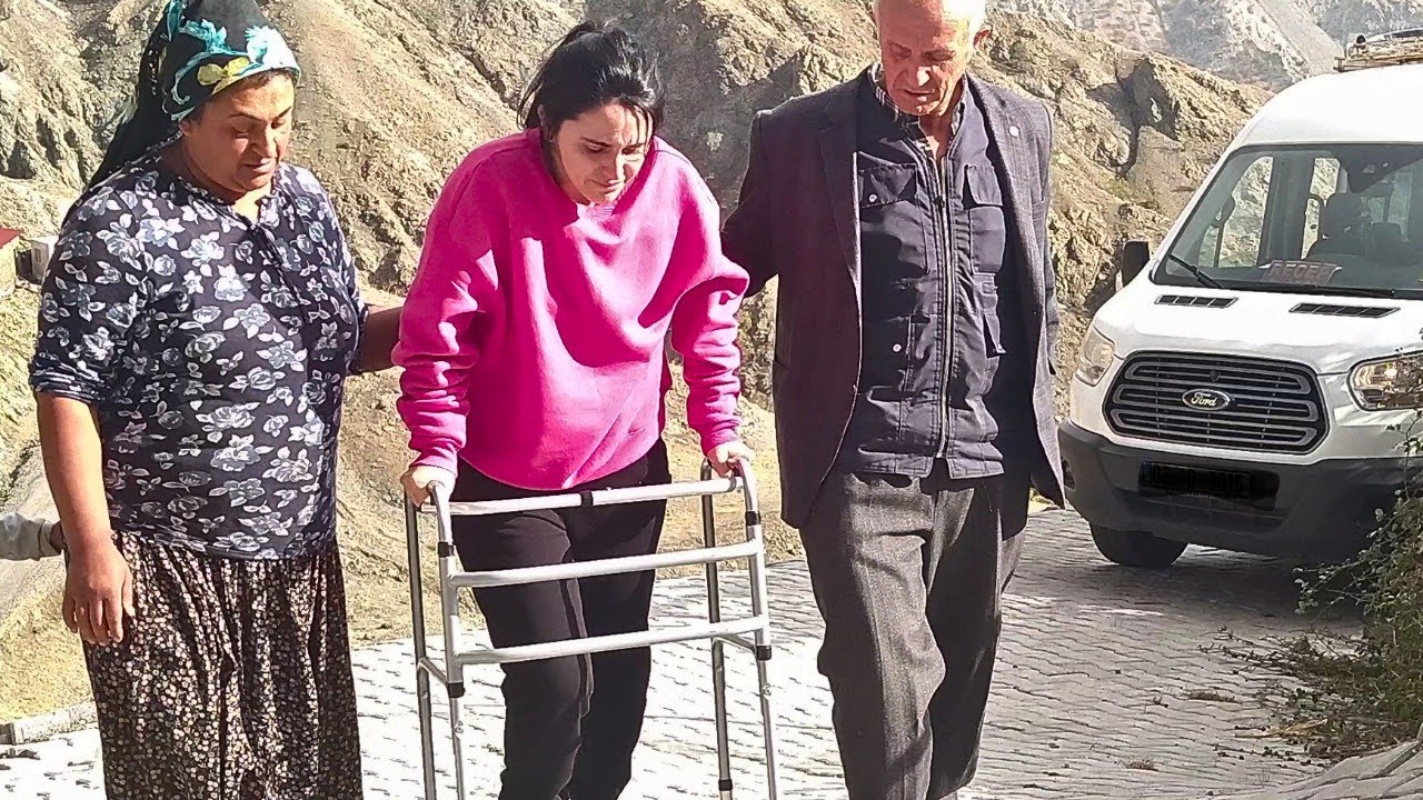 Я вернулся в свою деревню \ Я в своей деревне впервые за несколько месяцев