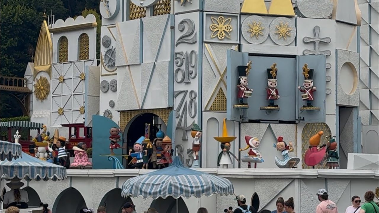 It’s a small world | clock parade show | Disneyland Park