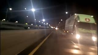 Suasana jalan malam hari 