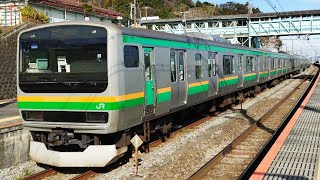 E231系 U509編成 東海道線普通列車熱海行が根府川駅3番線を発車するシーン
