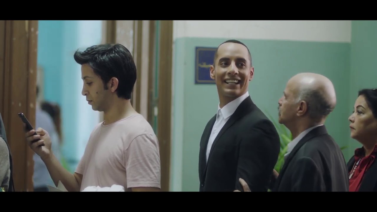 يوسف خد الروبوتات عشان يطلع لهم رخصة في مصلحة حكومية.. شوف الكوميديا اللي حصلت#في_بيتنا_روبوت