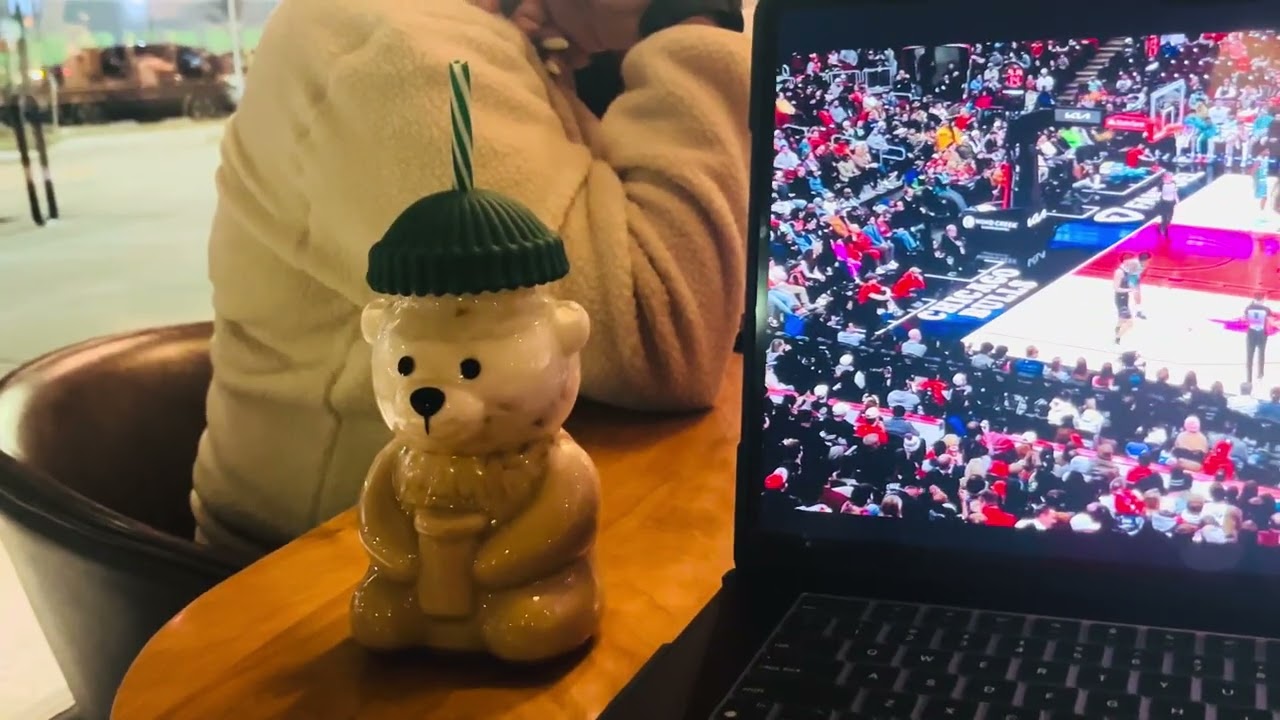 Starbucks Coffee At In Chicago (USA) Video: KJ Ruiz 2026