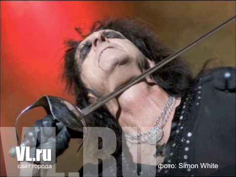 Video: Alice Cooper Neto vrijednost: Wiki, oženjen, porodica, vjenčanje, plata, braća i sestre