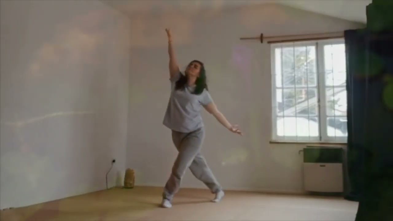 Sarva Yoga Vidya : Cumpleaños de nuestra Amada SantoshiMâ ~La Danza Sagrada - Sarva Mangalam.