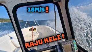 Pienellä veneellä rajussa aallokossa ! Kestääkö vene ja kuski?