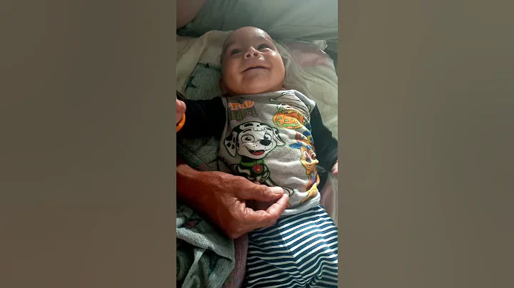 beb sonriendo