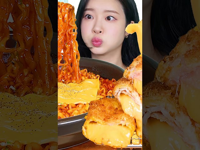 꾸덕한 불닭볶음탕면 ???? 체다치즈폭탄돈까스 ???????? 고자극조합 먹방 Thick Buldak Noodle Soup & Cheese Bome Pork Cutlet