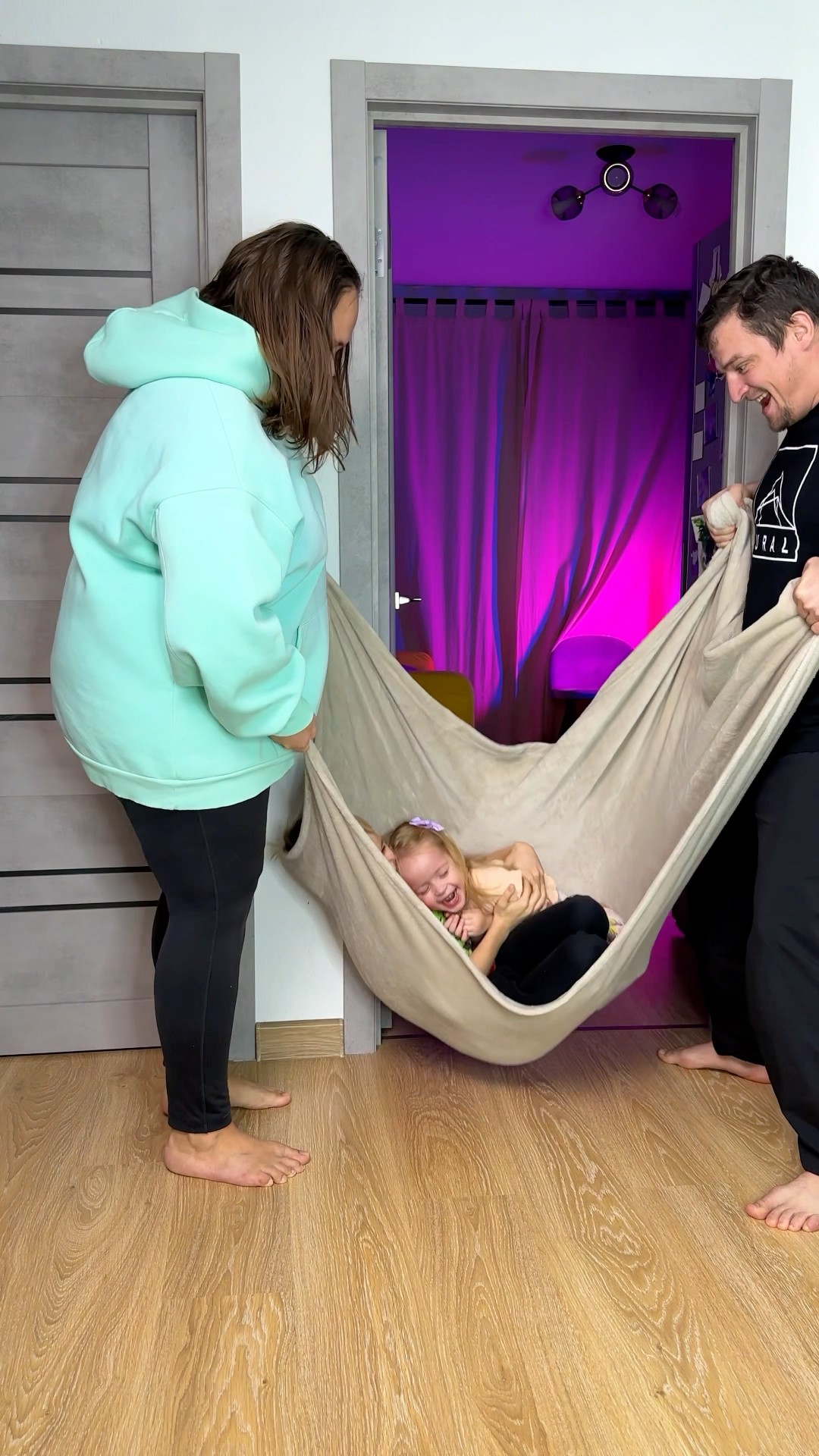 Family SWING???? CUTE BABY ❤️