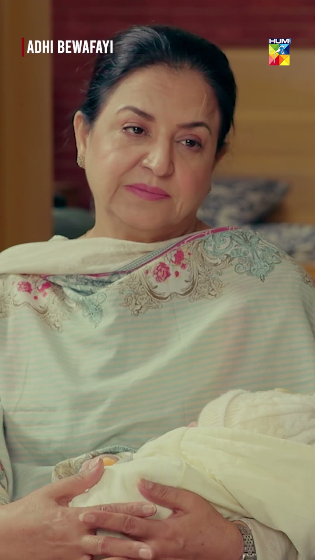 Ye Larki Skoon Se Nahi Reh Sakti...!! #alishbakhan #ahmedtahaghani #adhibewafayi #shorts #humtv
