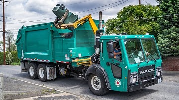 Mack LR - Heil DuraPack Rapid Rail Garbage Truck