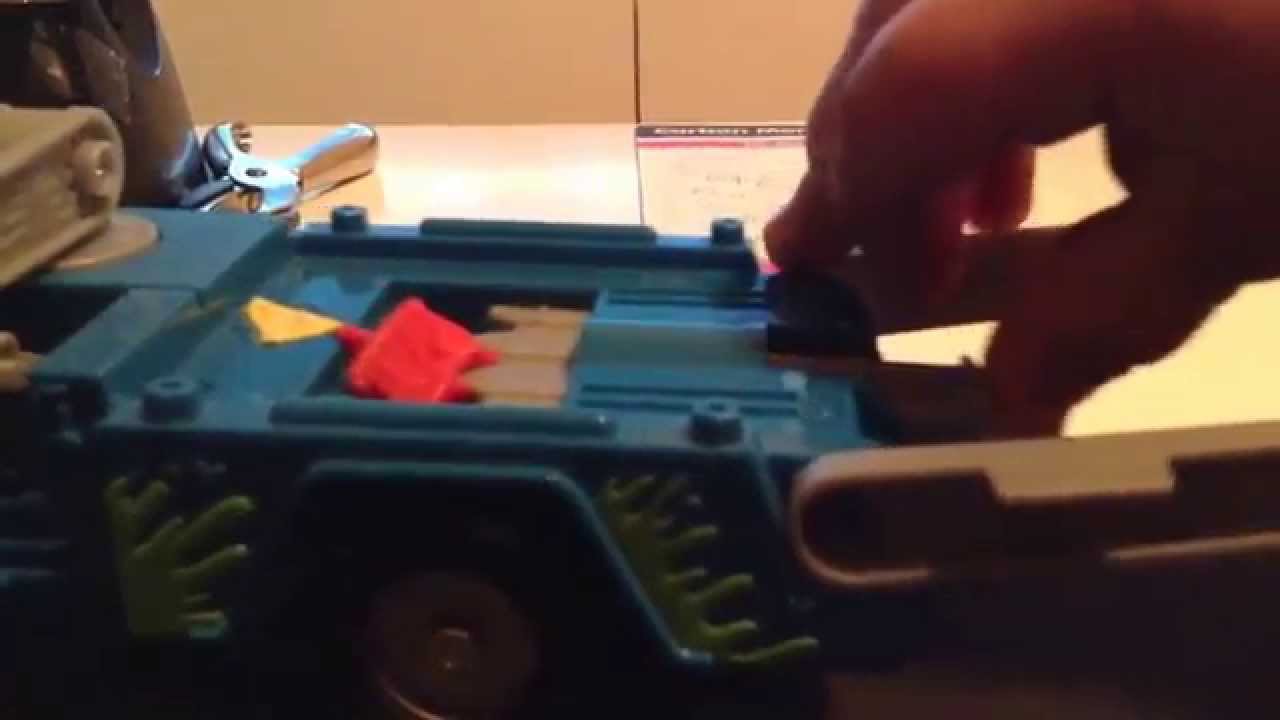 Trash pack garbage truck