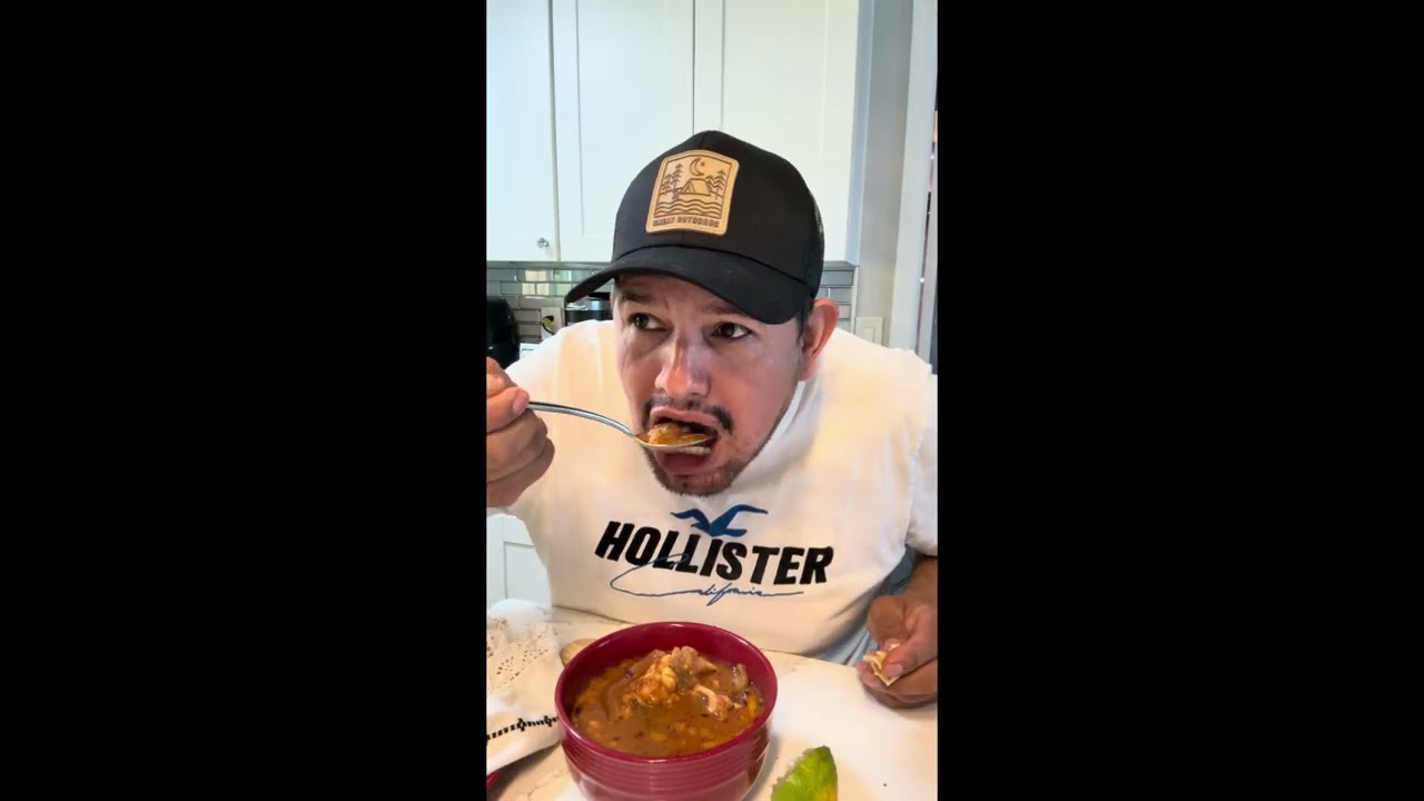  un rico menudo echo en casas  al estilo Guadalajara  con tortillas echas en casa