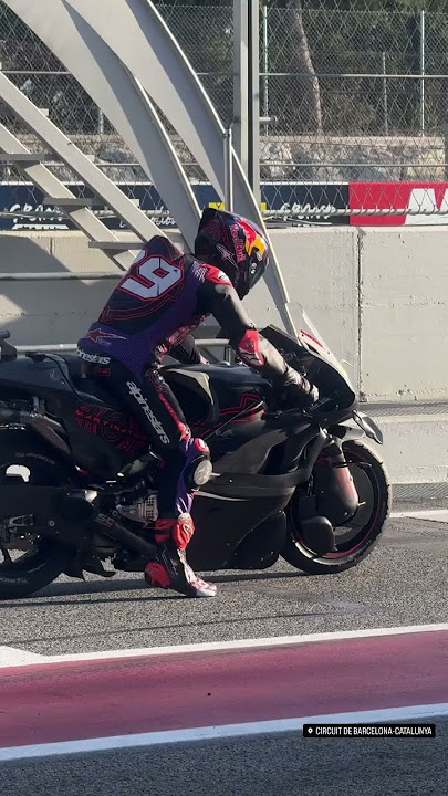 Jorge Martin Hands on the Aprilia RS-GP24 - MotoGP 2025 - Barcelona Test - Pure Sound