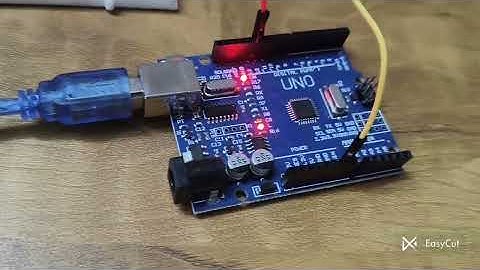 circuit using breadboard and Arduino board to make a normal LED blink with certain delay.