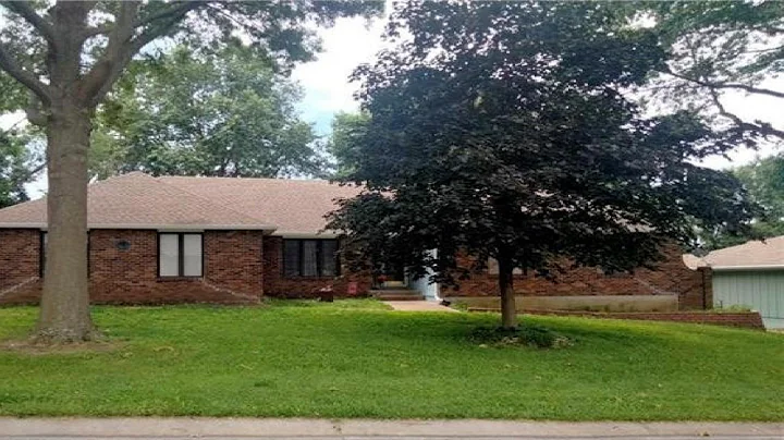 613 W Maple Street, Raymore, MO Presented by Amy B...