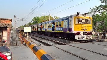 Fast Moving Howrah-Katwa EMU Local Skip Between Railgate Quickly | Eastern Railways
